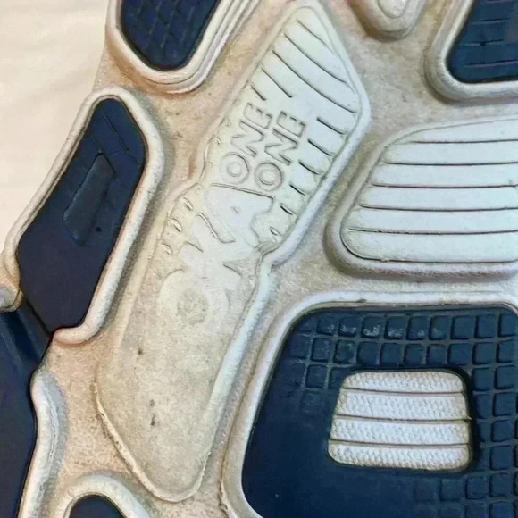 Hoka Bondi 7 Tennis Shoe Gray, Blue & Peach/Orange in Woman’s Size 9. - Picture 7 of 12